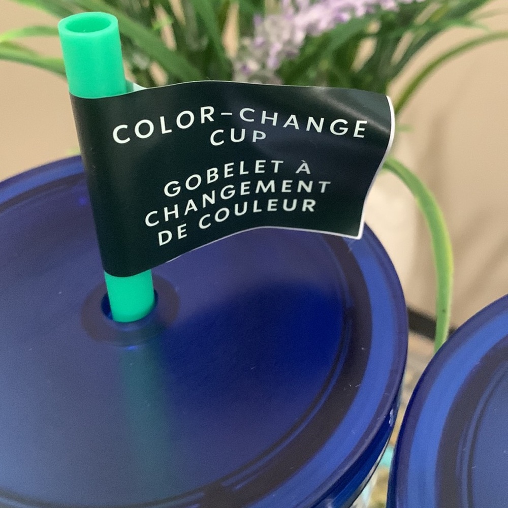Starbucks Holiday 2022 Color Change Blue Glitter Rose Corsage Cold Cup Tumbler - Picture 14 of 16